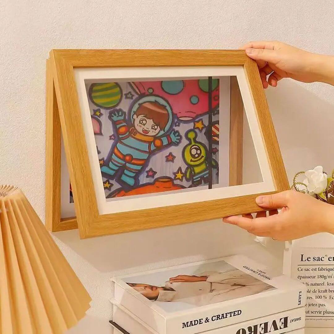 Cadre-dessin-enfant-accrocher-au-bureau