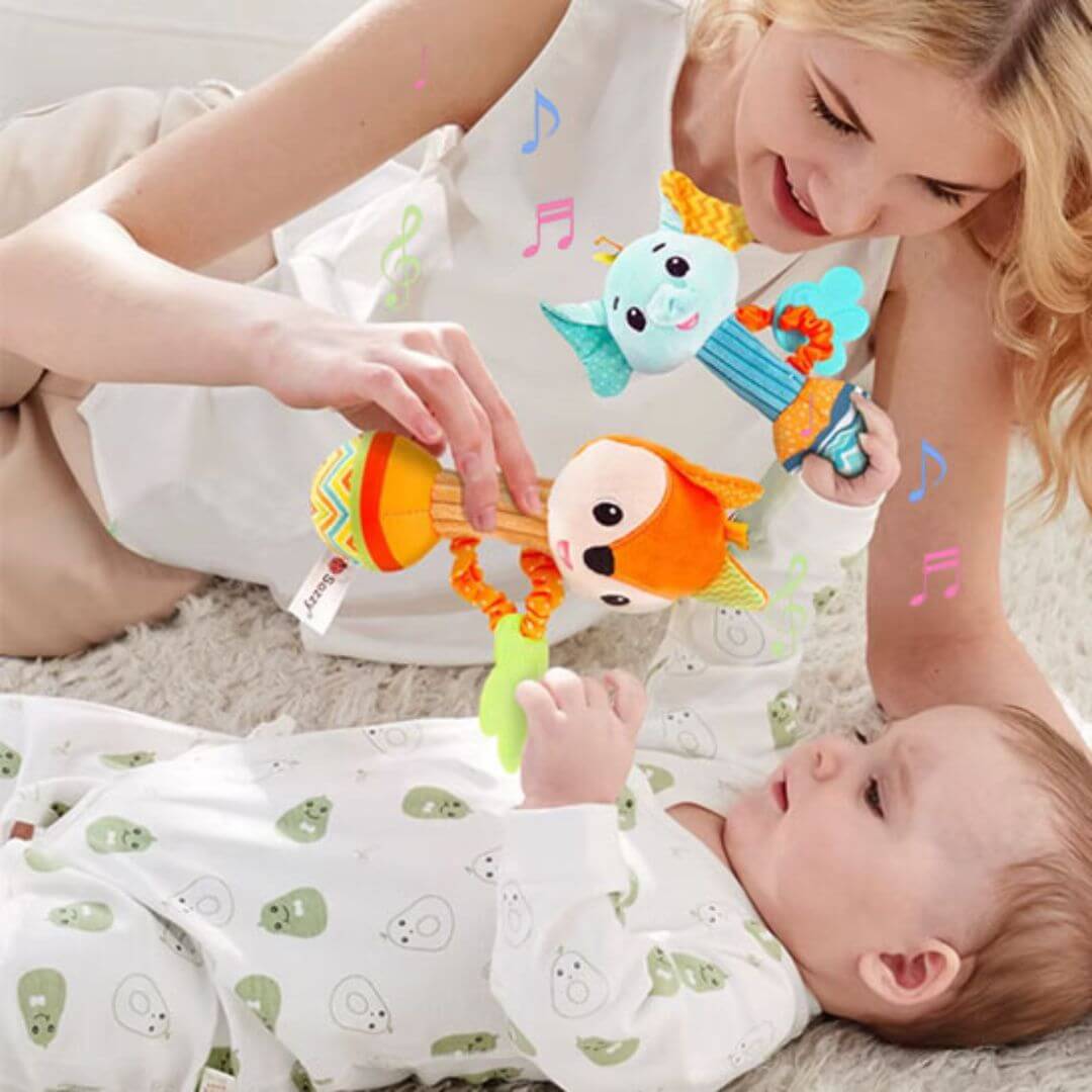 Enfant et maman avec le Hochet bébé pour poignet