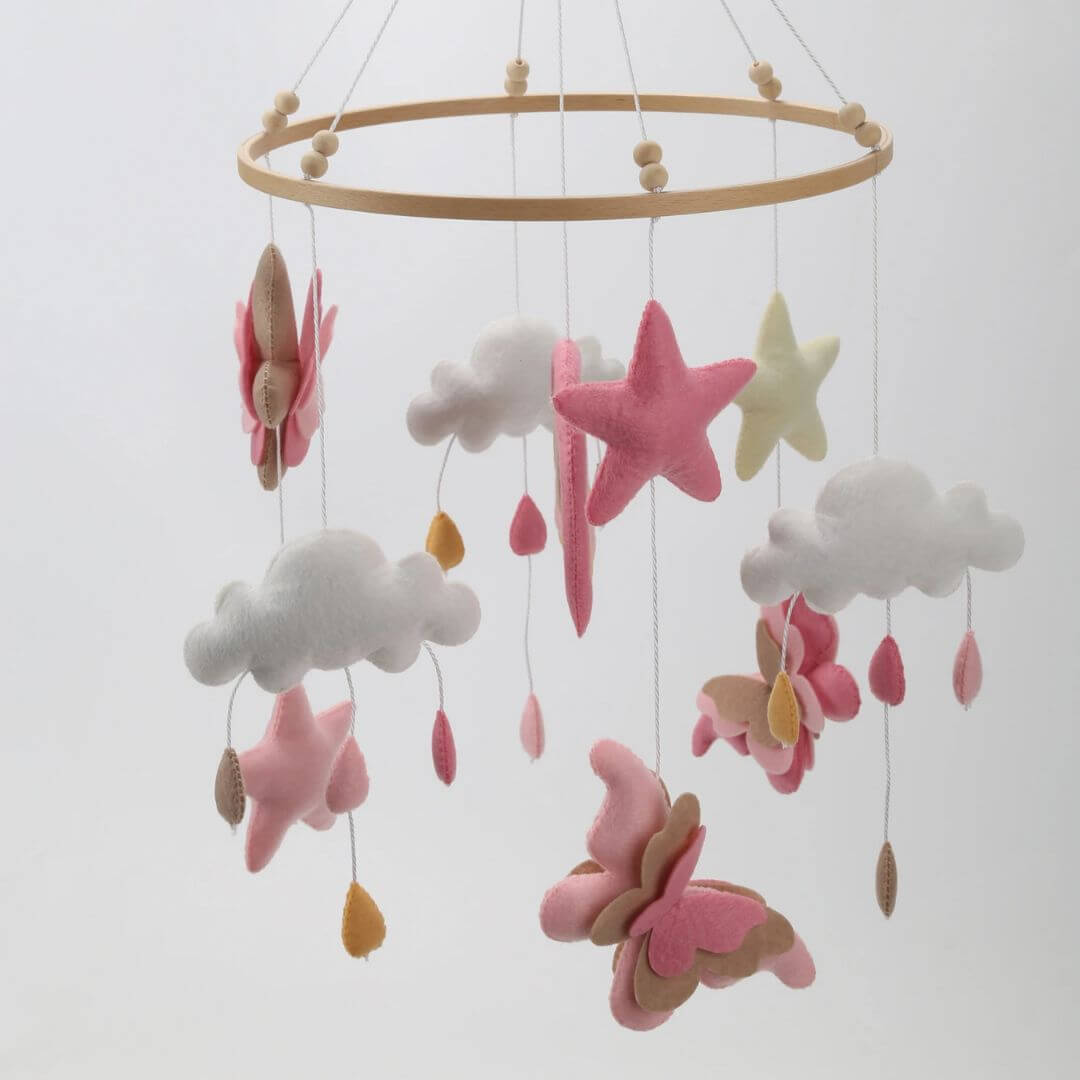 Mobile-bébé-l-arc-en-ciel-rose-décoration
