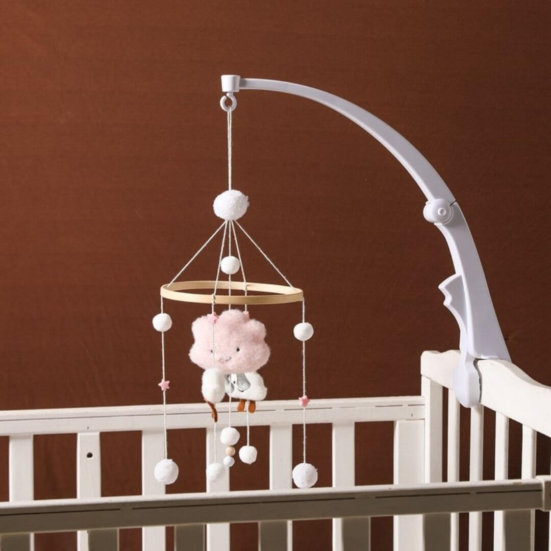 Support-mobile-bebe-blanc-pour-lit