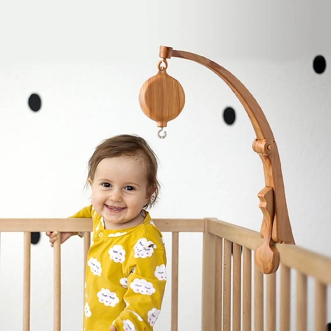 Support-mobile-bebe-enfant-heureux