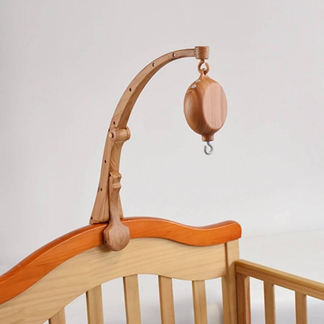 Support-mobile-bebe-pour-tete-de-lit