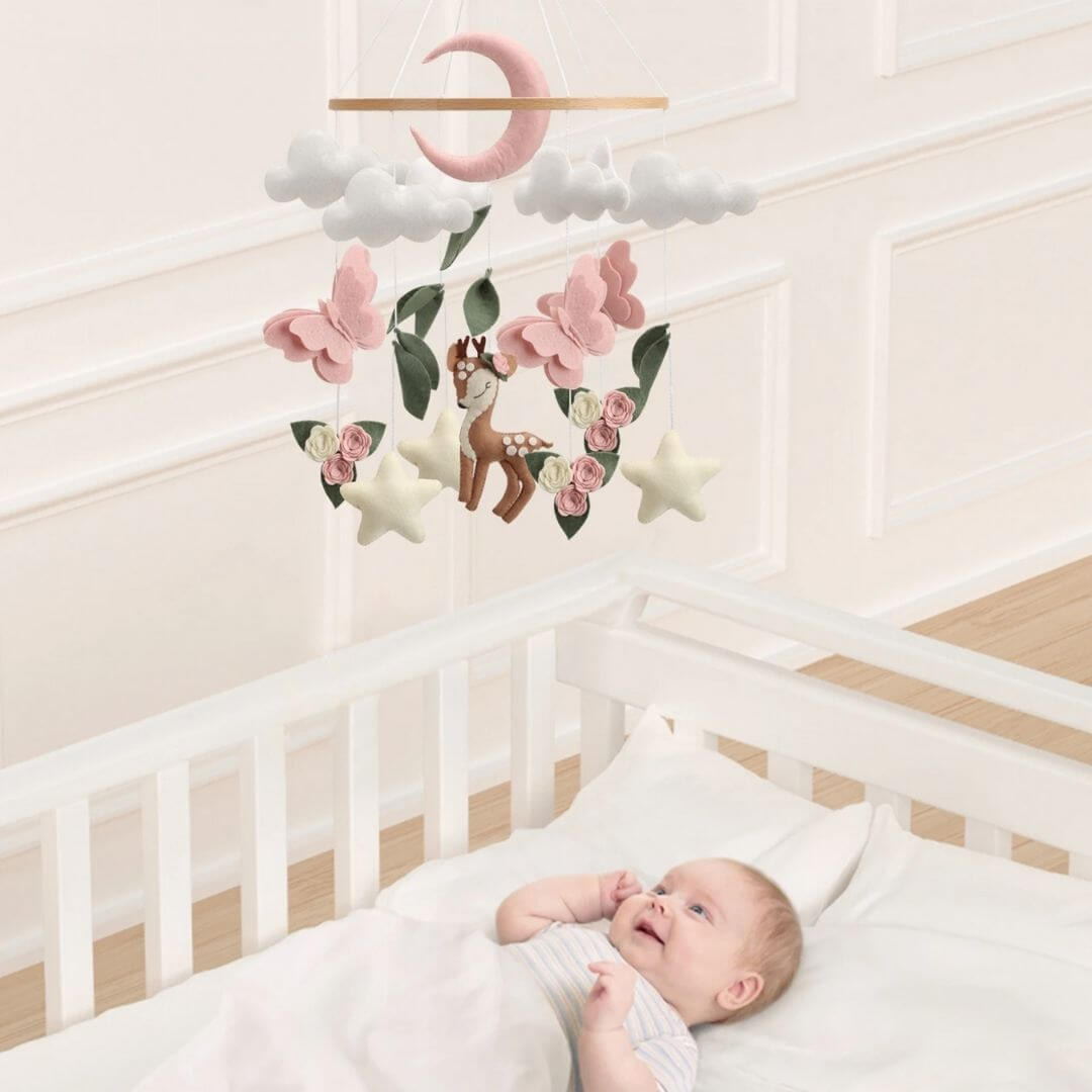 mobile-bébé-cerf-et-papillons-éveil-sensoriel