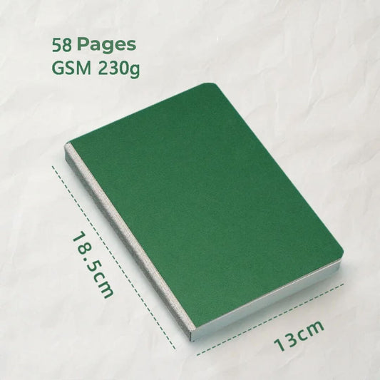 Cahier de dessin vert de 58 pages et de format 18.5 × 13 cm