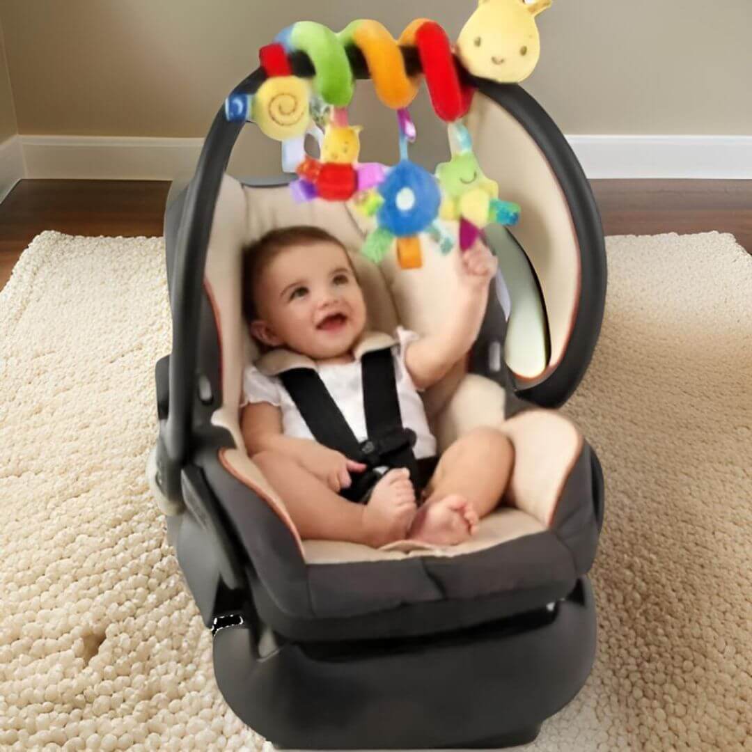 Hochet-bébé-chenille-rieuse-pour-siège-auto