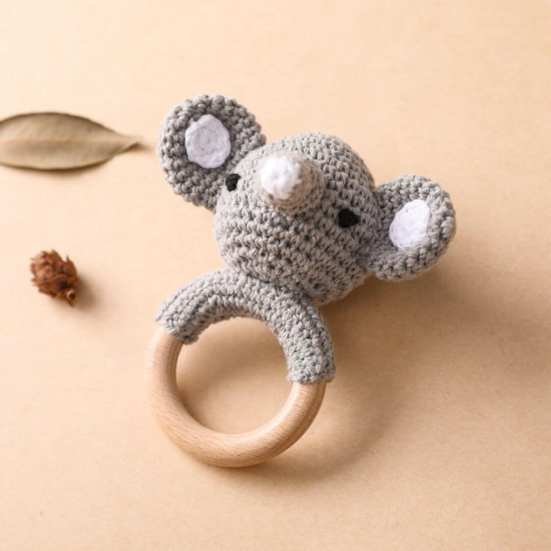 Hochet en crochet attirant