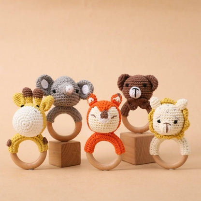Hochet en crochet en couleurs pastelles