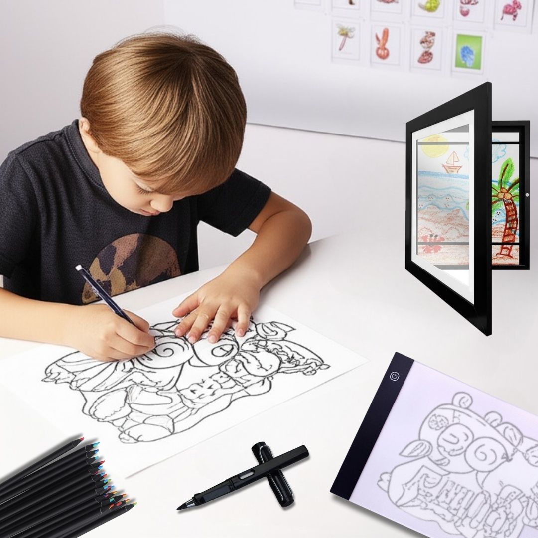 Un garçon utilisant le Kit de dessin pour enfants