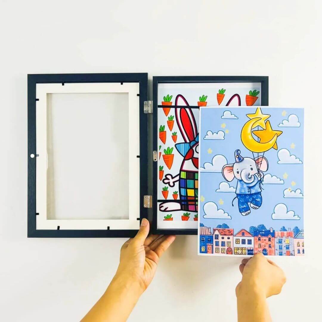 Le cadre pour garder plusieurs dessins du Kit de dessin pour enfants