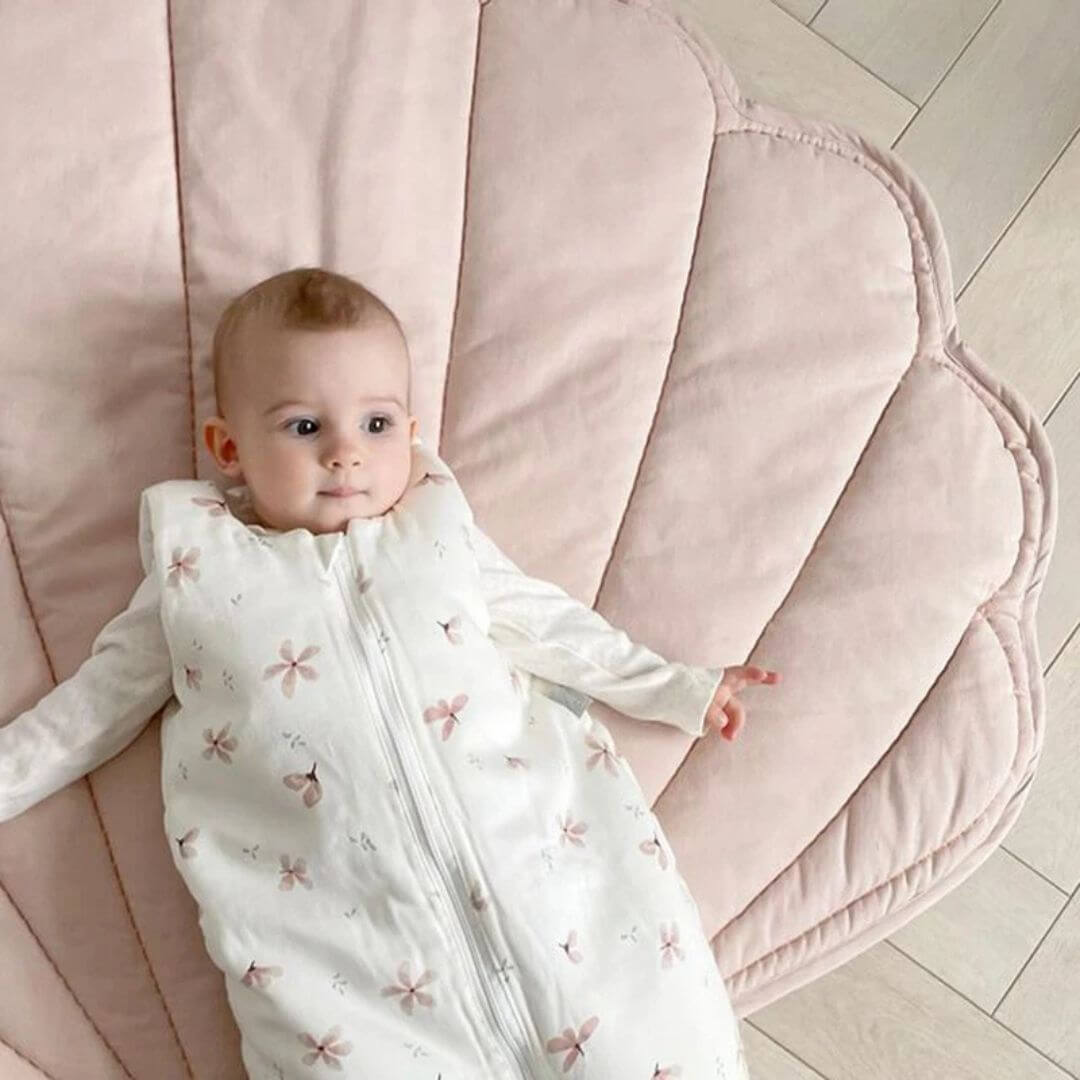 Tapis-d'éveil-Coquille-bébé-éveillé