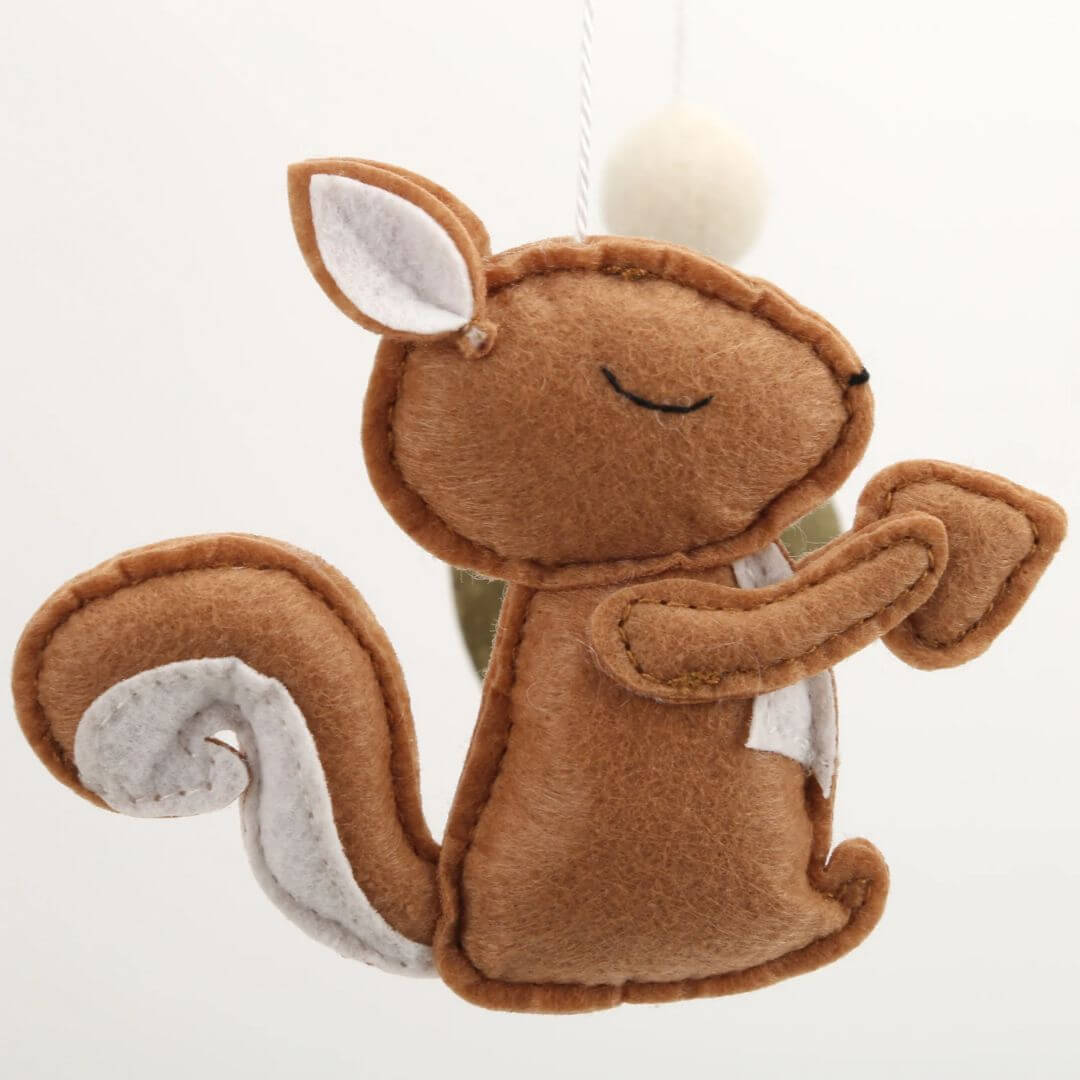 mobile-bébé-animaux-nordiques-écureuil