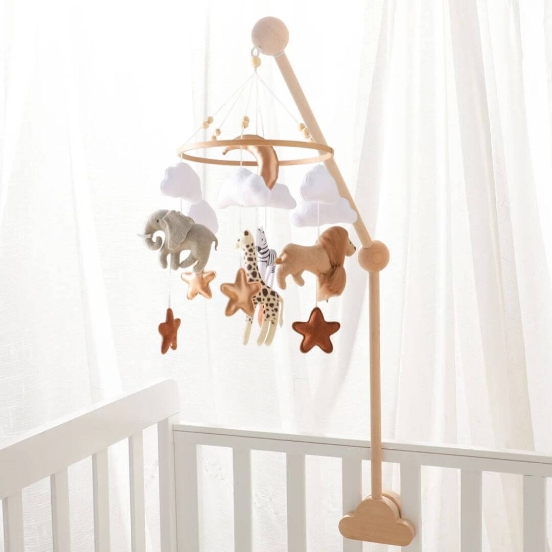 support-mobile-bébé-en-bois-esthétique