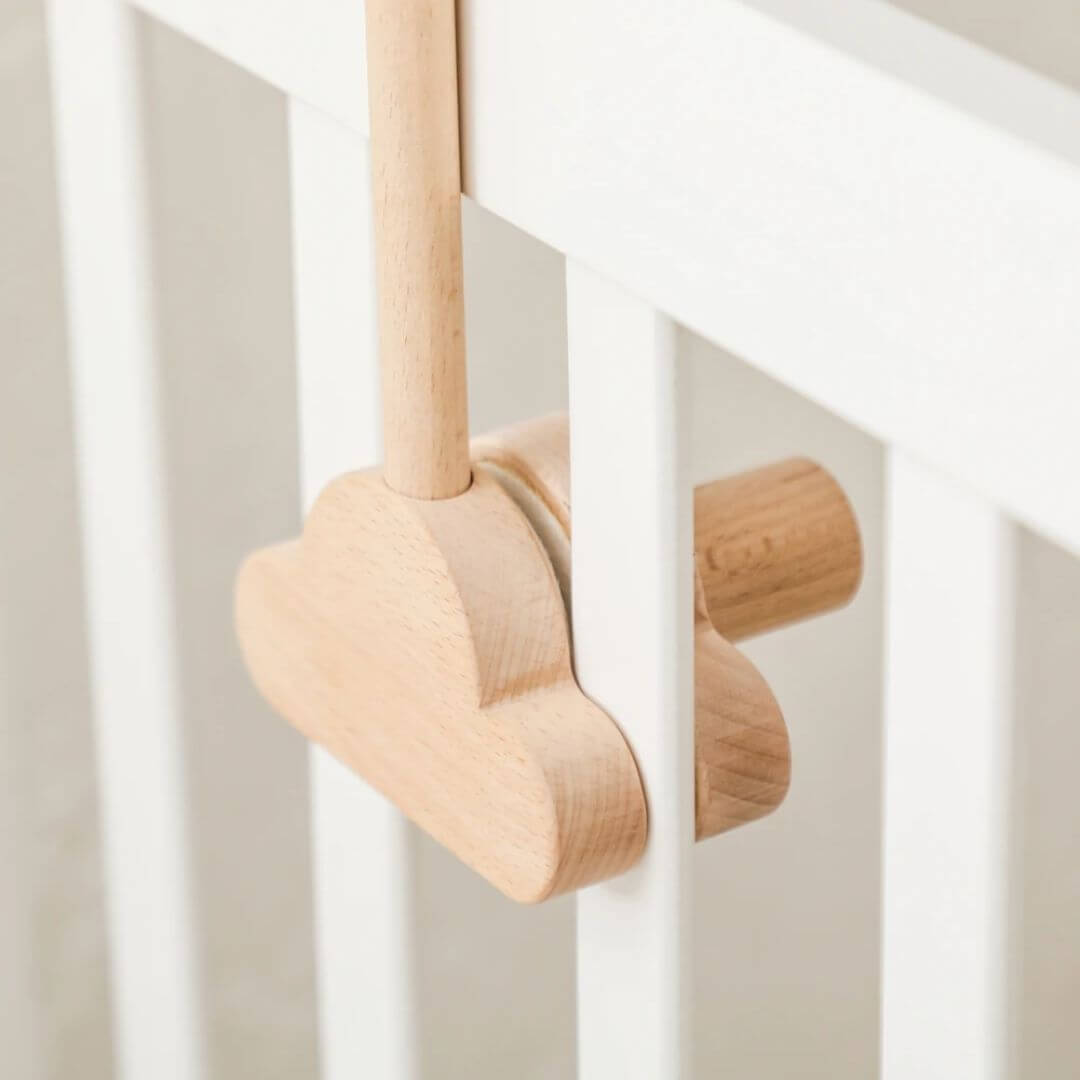 support-mobile-bébé-en-bois-fixation
